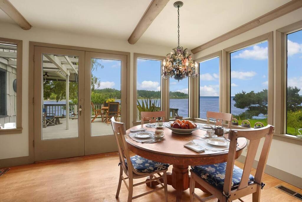 Murden Cove Waterfront Retreat: 3Br Oasis & Kayaks Villa Bainbridge Island Eksteriør billede